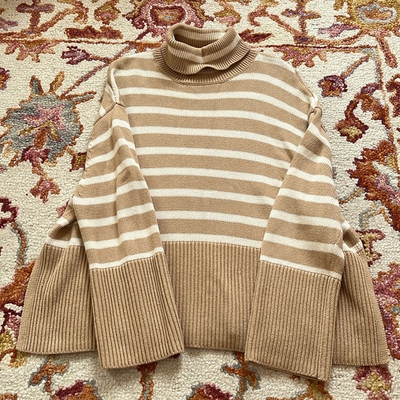 GAP 24/7 Split Hem Striped Turtleneck Sweater - Cream / White - Picture 2 of 8
